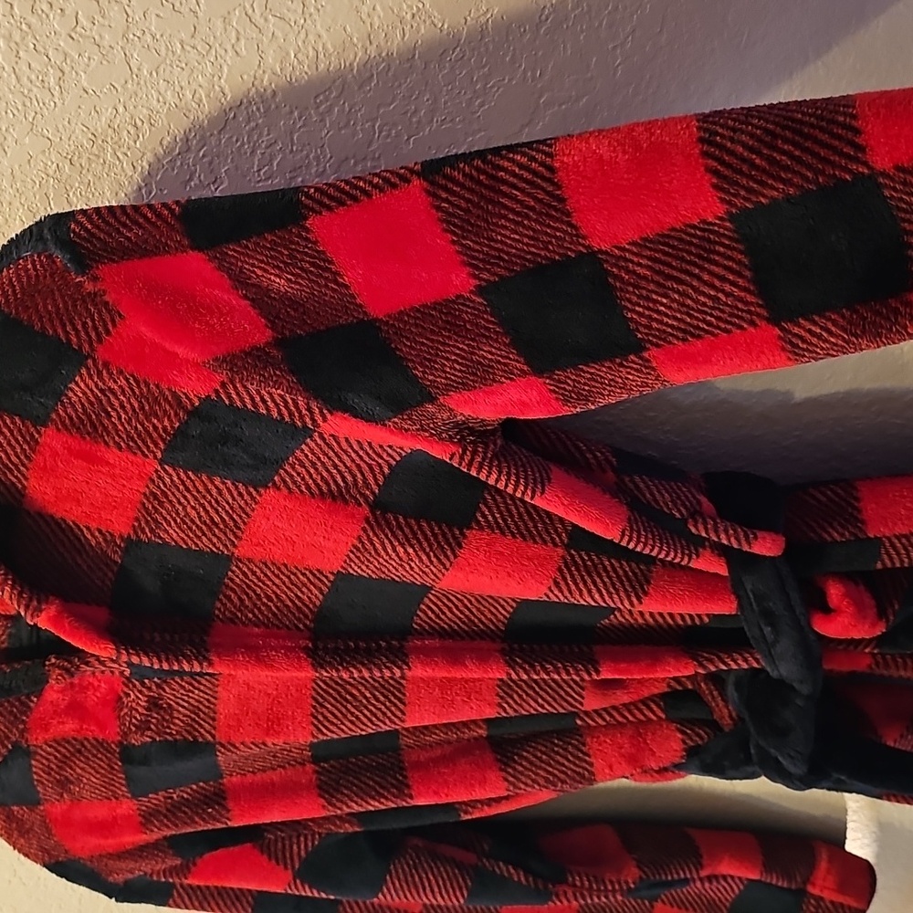 Cuddl Duds Red and Black Plaid Robe - Kids Size Large 12-14 NWOT - Picture 3 of 5